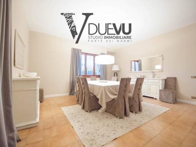 Villa Indipendente in vendita a Forte Dei Marmi, Toscana
