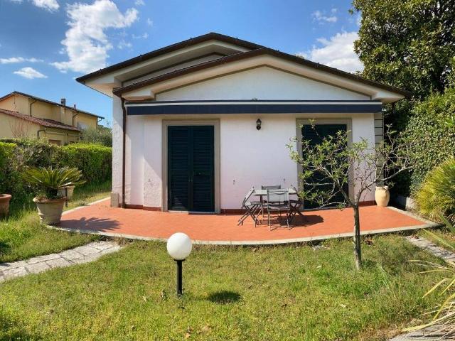 Villa Indipendente in vendita a Vittoria Apuana, Forte Dei Marmi