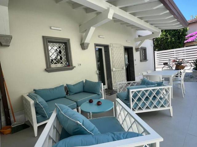 Villa Indipendente in vendita a Roma Imperiale, Forte Dei Marmi
