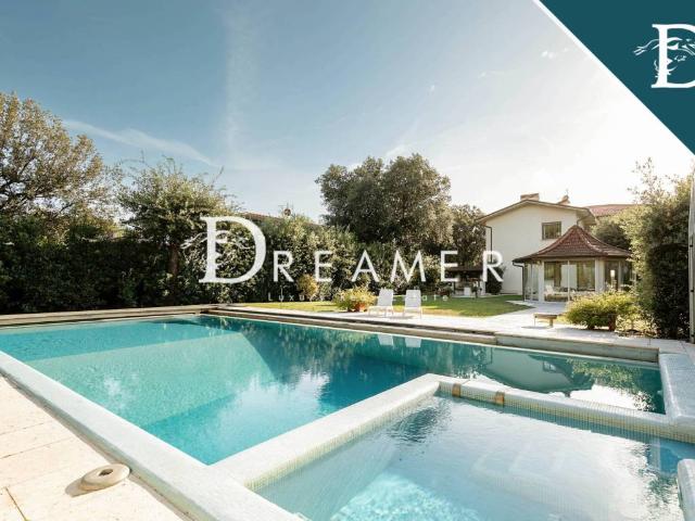 Villa Indipendente in vendita a Vittoria Apuana, Forte Dei Marmi