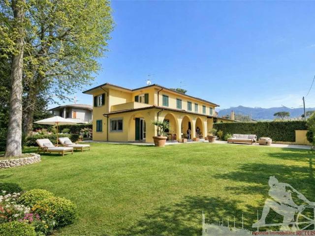 Villa Indipendente in vendita a Vittoria Apuana, Forte Dei Marmi