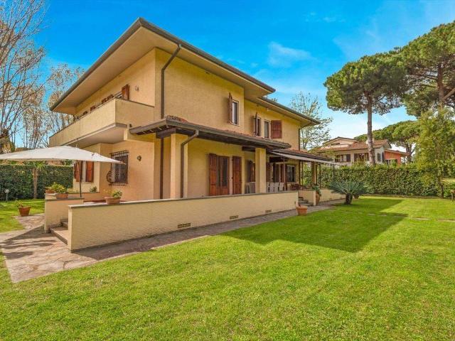 Villa Indipendente in vendita a Vittoria Apuana, Forte Dei Marmi