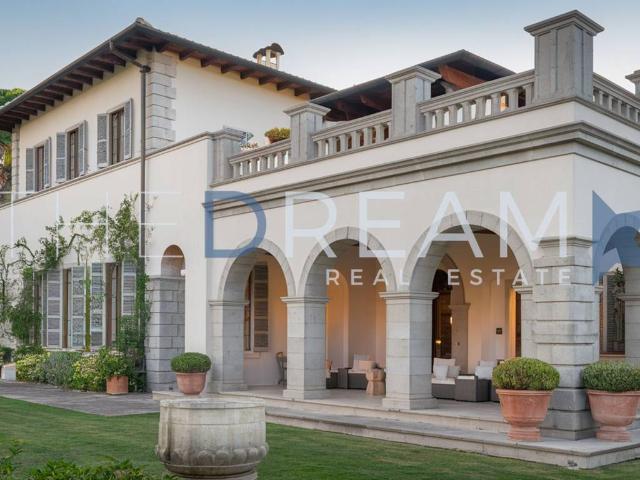 Villa Indipendente in vendita a Vittoria Apuana, Forte Dei Marmi