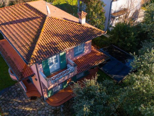 Villa Indipendente in vendita a Roma Imperiale, Forte Dei Marmi