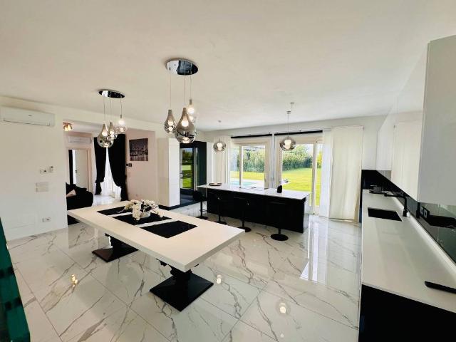 Villa Indipendente in vendita a Vaiana, Forte Dei Marmi