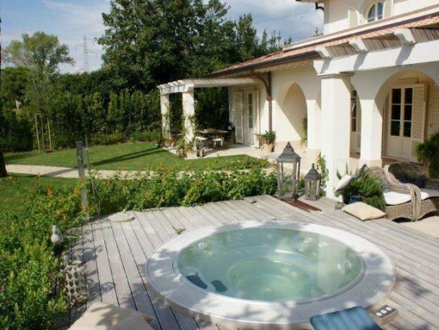 Villa Indipendente in vendita a Caranna, Forte Dei Marmi