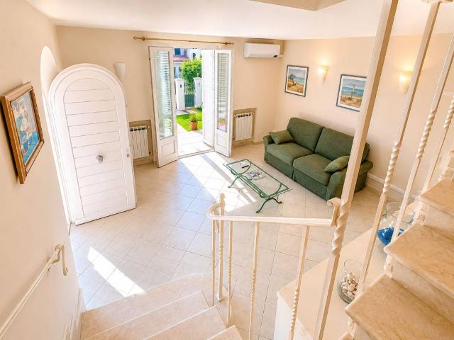 Villa Indipendente in vendita a Vittoria Apuana, Forte Dei Marmi