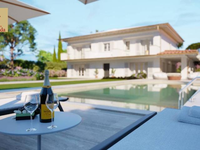 Villa Indipendente in vendita a Vittoria Apuana, Forte Dei Marmi