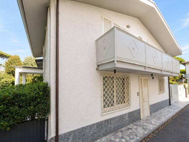 Villa Indipendente in vendita a Vittoria Apuana, Forte Dei Marmi