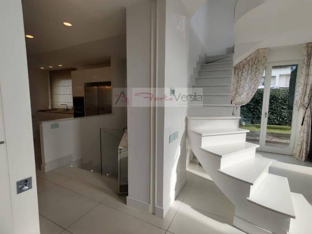 Villa Indipendente in vendita a Vittoria Apuana, Forte Dei Marmi