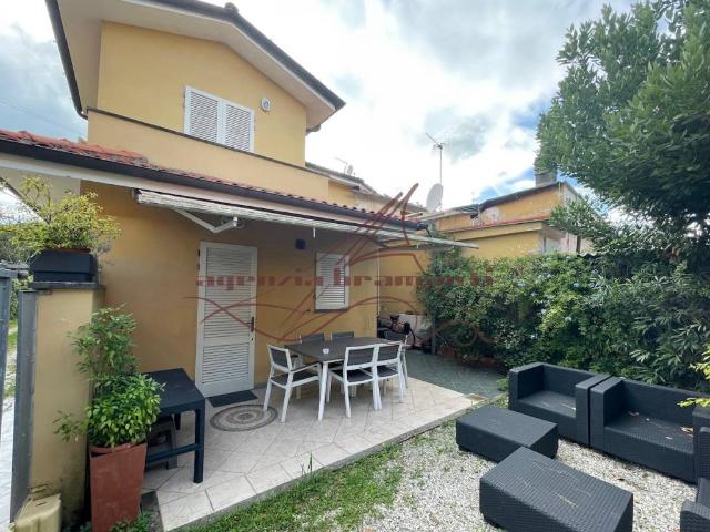 Villa Indipendente in vendita a Caranna, Forte Dei Marmi