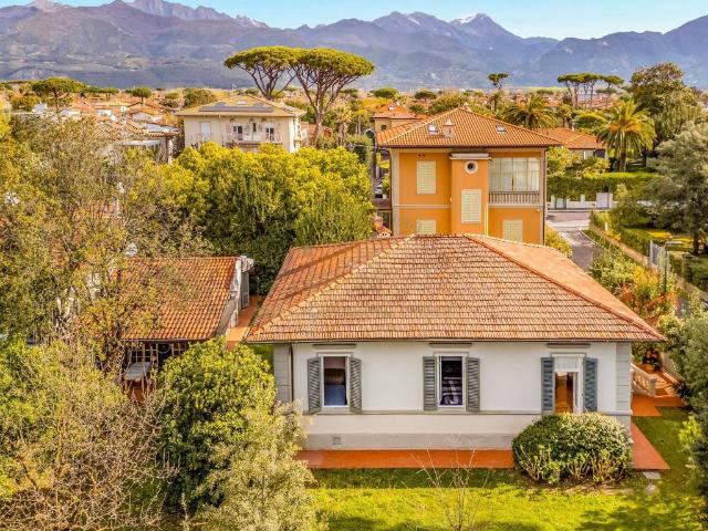 Villa Indipendente in vendita a Vittoria Apuana, Forte Dei Marmi