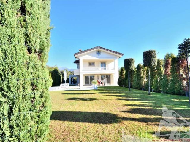 Villa Indipendente in vendita a Vittoria Apuana, Forte Dei Marmi