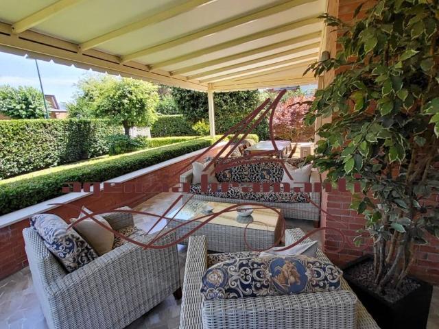 Villa Indipendente in vendita a Vittoria Apuana, Forte Dei Marmi