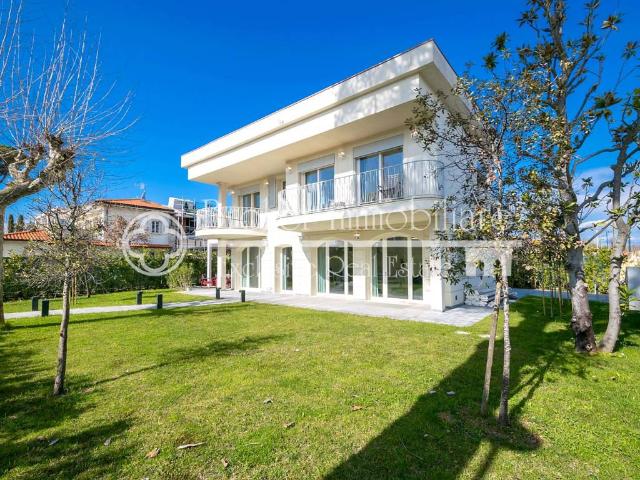 Villa Indipendente in vendita a Caranna, Forte Dei Marmi
