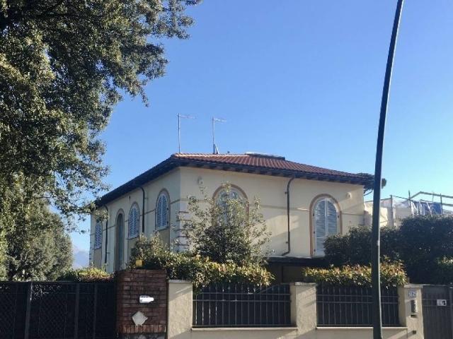 Villa Indipendente in vendita a Vittoria Apuana, Forte Dei Marmi