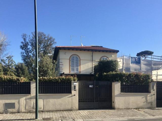 Villa Indipendente in vendita a Vittoria Apuana, Forte Dei Marmi