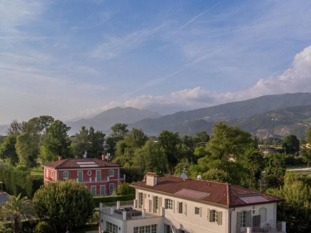Villa Indipendente in vendita a Vittoria Apuana, Forte Dei Marmi