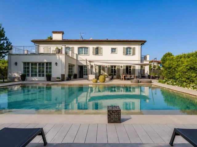 Villa Indipendente in vendita a Vittoria Apuana, Forte Dei Marmi