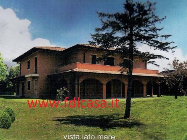 Villa Indipendente in vendita a Vittoria Apuana, Forte Dei Marmi