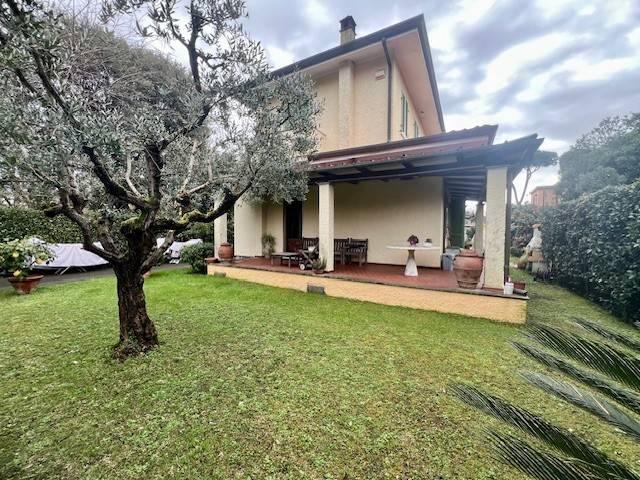 Villa Indipendente in vendita a Vittoria Apuana, Forte Dei Marmi