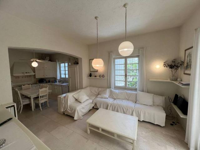 Villa Indipendente in vendita a Vittoria Apuana, Forte Dei Marmi
