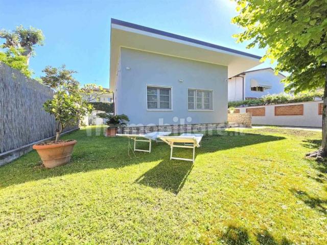 Villa Indipendente in vendita a Vittoria Apuana, Forte Dei Marmi