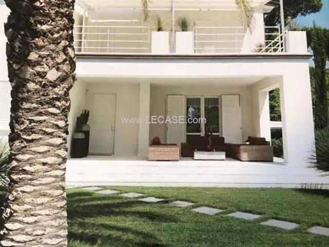Villa Indipendente in vendita a Roma Imperiale, Forte Dei Marmi