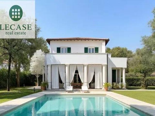 Villa Indipendente in vendita a Roma Imperiale, Forte Dei Marmi