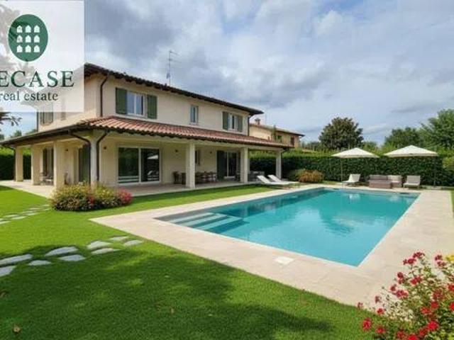Villa Indipendente in vendita a Roma Imperiale, Forte Dei Marmi