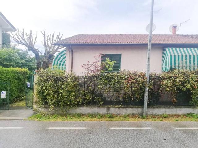 Villa Indipendente in vendita a Vittoria Apuana, Forte Dei Marmi