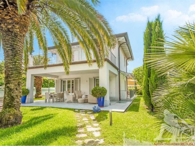 Villa Indipendente in vendita a Vittoria Apuana, Forte Dei Marmi