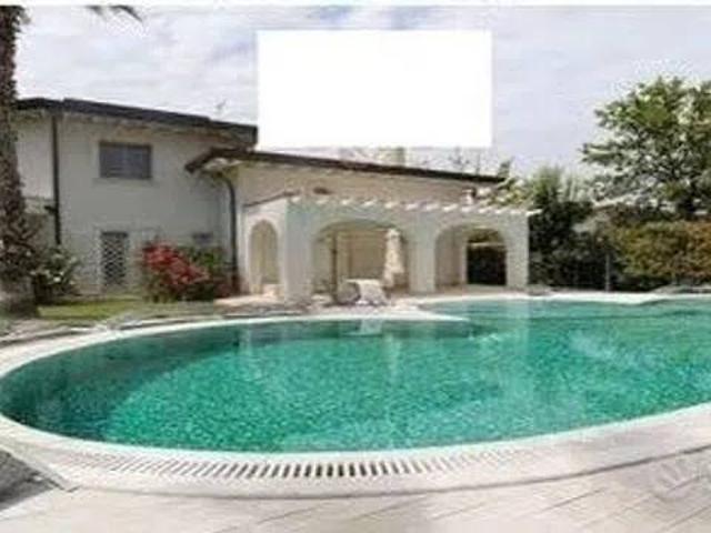 Villa Indipendente in vendita a Vittoria Apuana, Forte Dei Marmi