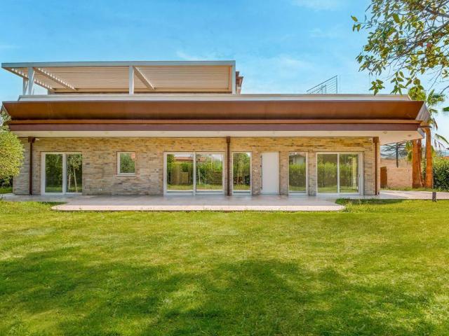 Villa Indipendente in vendita a Vittoria Apuana, Forte Dei Marmi