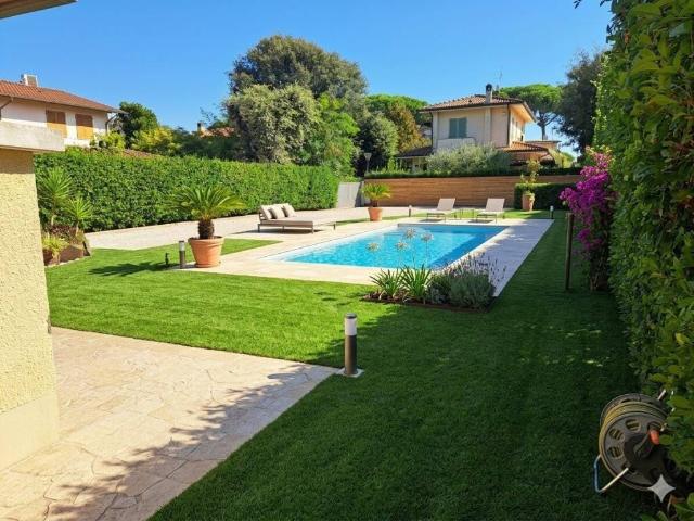 Villa Indipendente in vendita a Forte Dei Marmi, Toscana