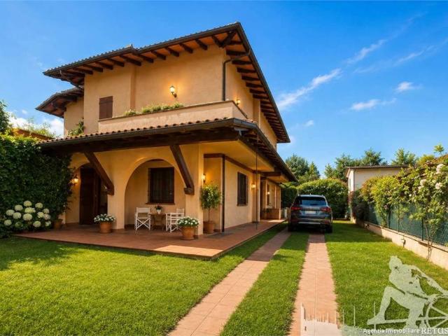 Villa Indipendente in vendita a Roma Imperiale, Forte dei Marmi