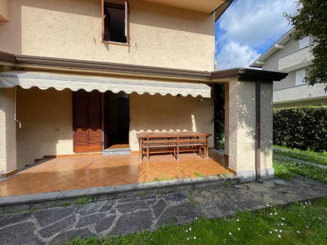 Villa Indipendente in vendita a Roma Imperiale, Forte Dei Marmi