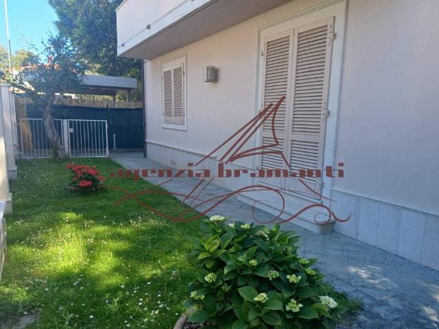 Villa Indipendente in vendita a Vittoria Apuana, Forte Dei Marmi