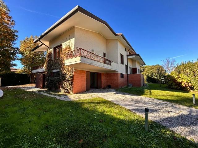 Villa Indipendente in vendita a Caranna, Forte Dei Marmi