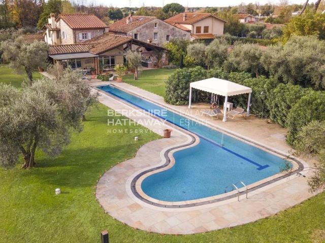 Villa Indipendente in vendita a Forte Dei Marmi, Toscana