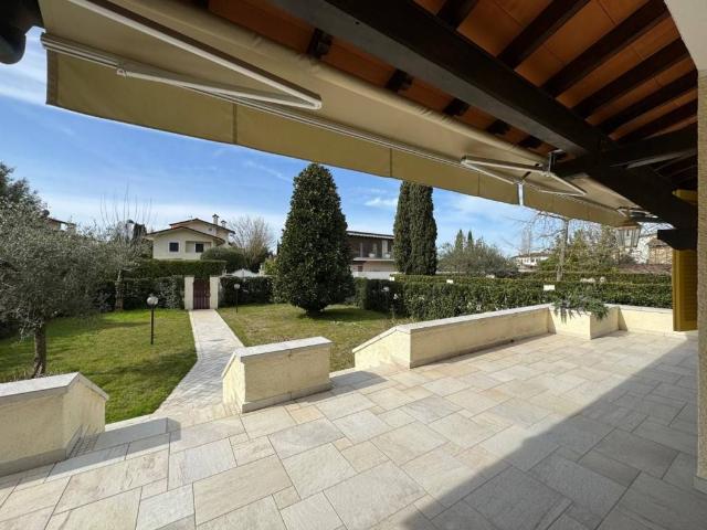 Villa Indipendente in vendita a Vittoria Apuana, Forte Dei Marmi