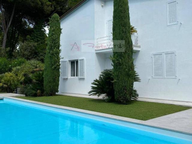 Villa Indipendente in vendita a Caranna, Forte Dei Marmi