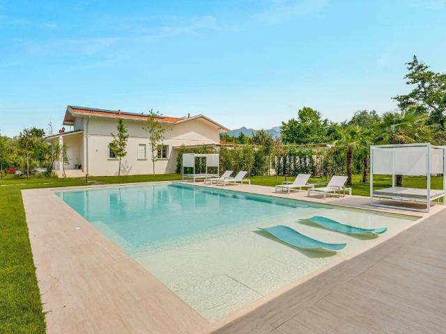 Villa Indipendente in vendita a Caranna, Forte Dei Marmi