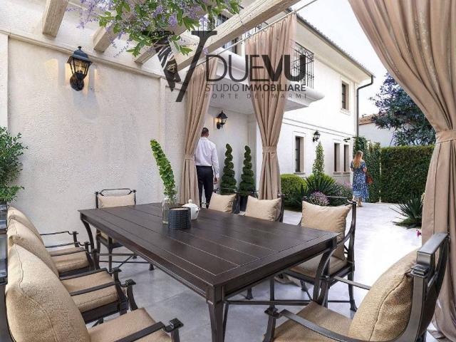Villa Indipendente in vendita a Roma Imperiale, Forte dei Marmi