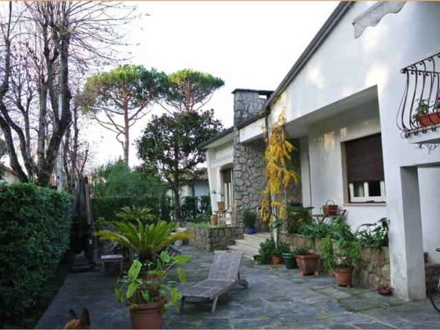 Villa Indipendente in vendita a Roma Imperiale, Forte Dei Marmi