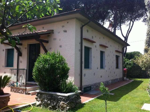 Villa Indipendente in vendita a Vittoria Apuana, Forte Dei Marmi