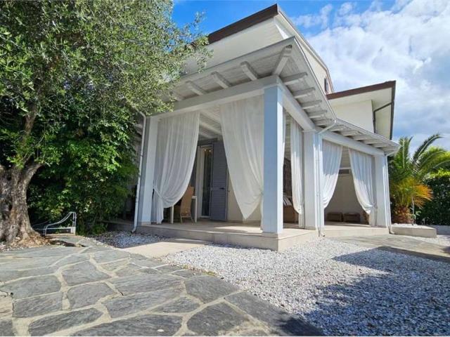 Villa Indipendente in vendita a Vaiana, Forte Dei Marmi