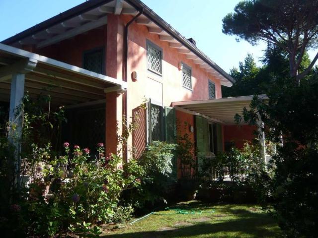 Villa Indipendente in vendita a Vittoria Apuana, Forte Dei Marmi