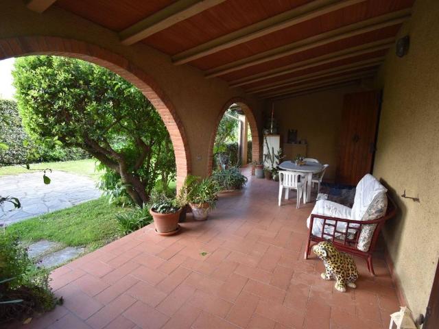 Villa Indipendente in vendita a Vaiana, Forte Dei Marmi