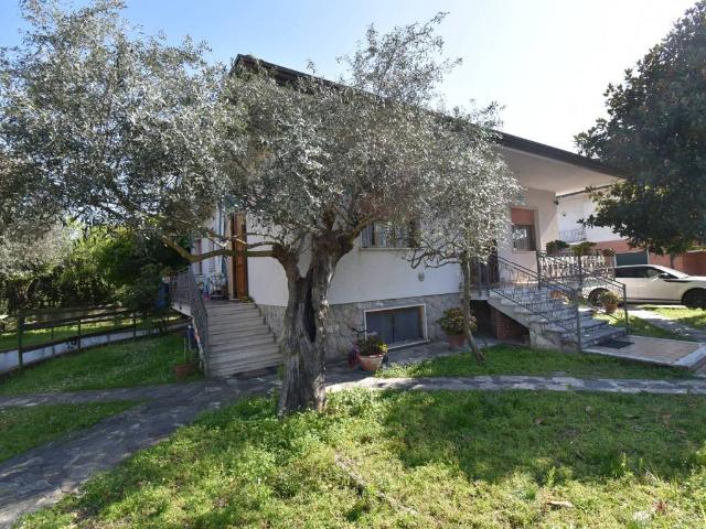 Villa Indipendente in vendita a Vaiana, Forte Dei Marmi